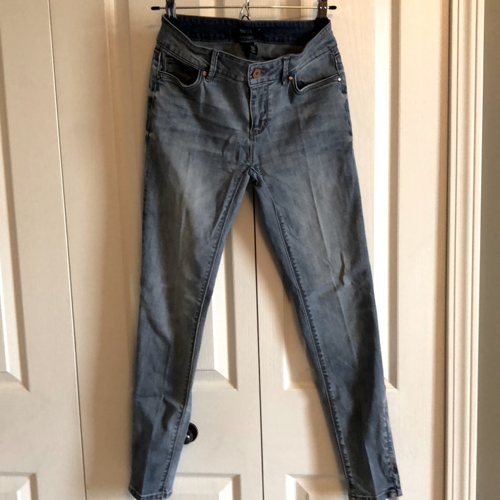 EUC White House Black Market Women’s Skimmer Ankle Jeans- Size 0